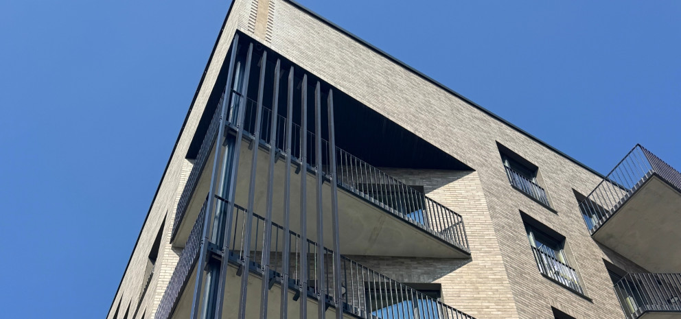 1920x900 08 Revingis Vilnius Litauen Fallstudie News Tonwerk Klinker