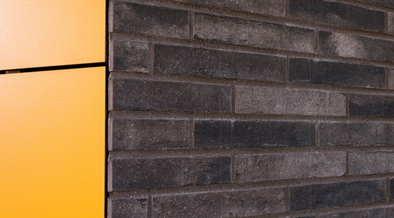 1080x600 02 Wasseraufnahme Klinkerriemchen News Tonwerk Klinker