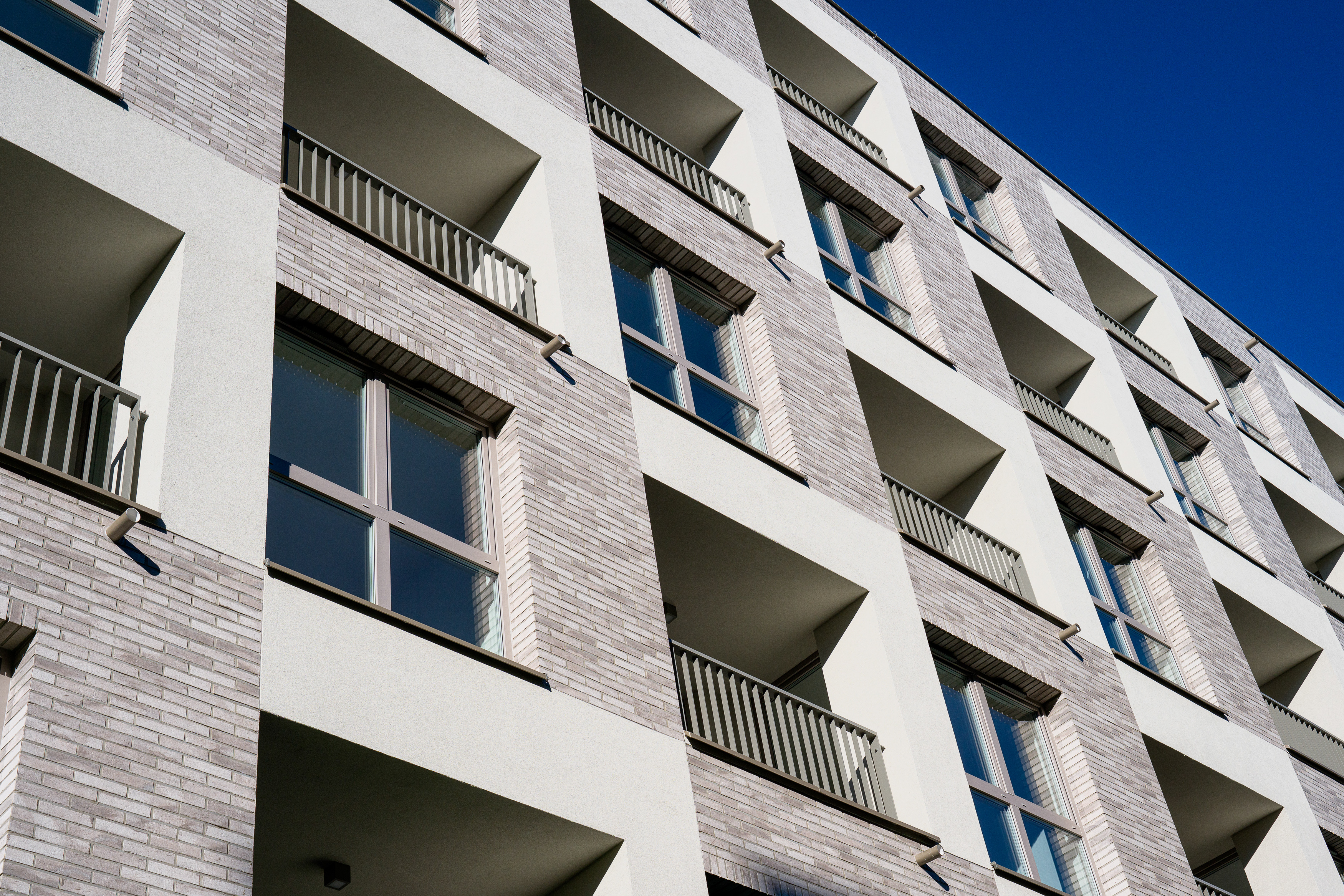 232405010014 Atal Aleja Pokoju Krakau PL Brick Loft Hellgrau 01