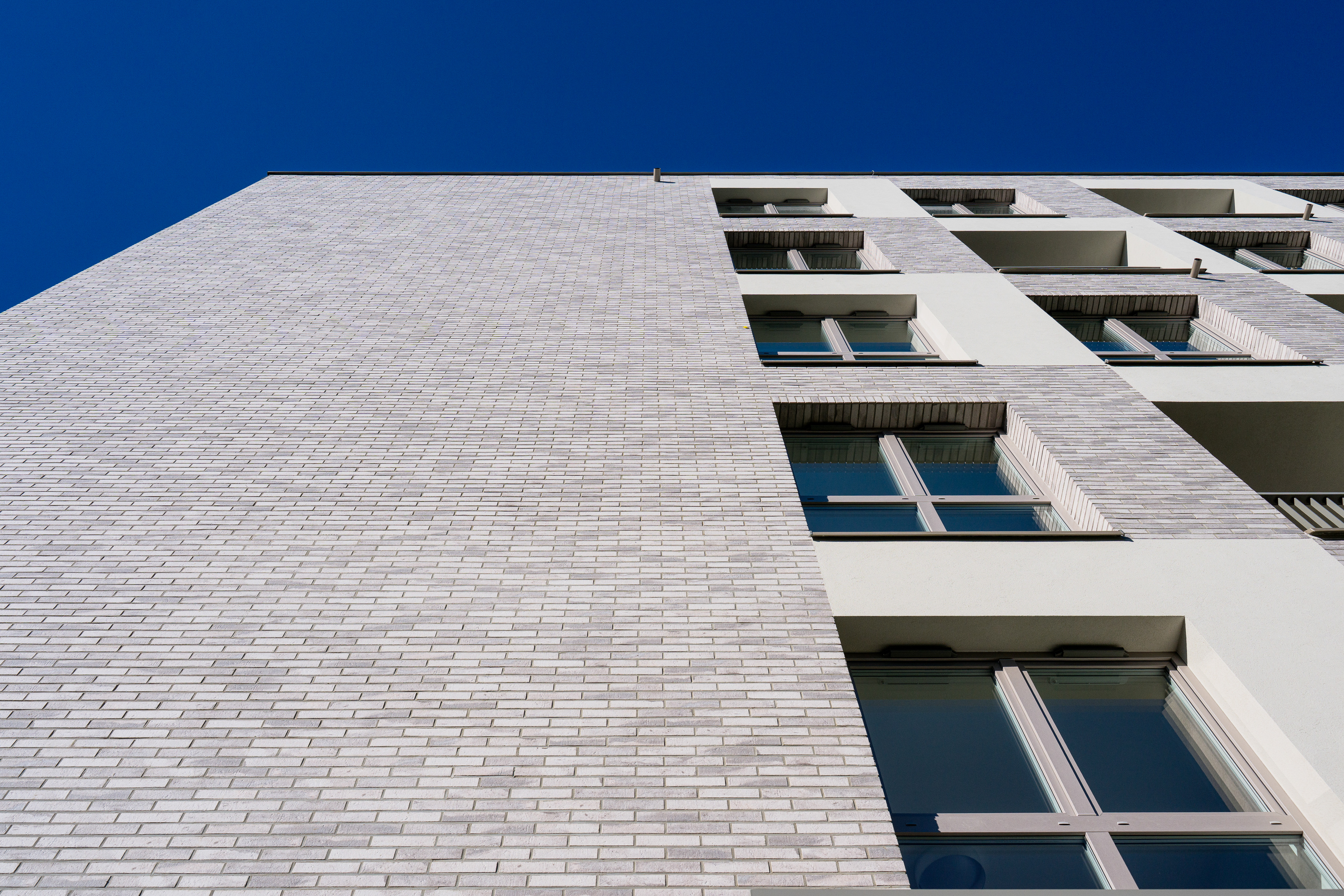 232405010014 Atal Aleja Pokoju Krakau PL Brick Loft Hellgrau 02