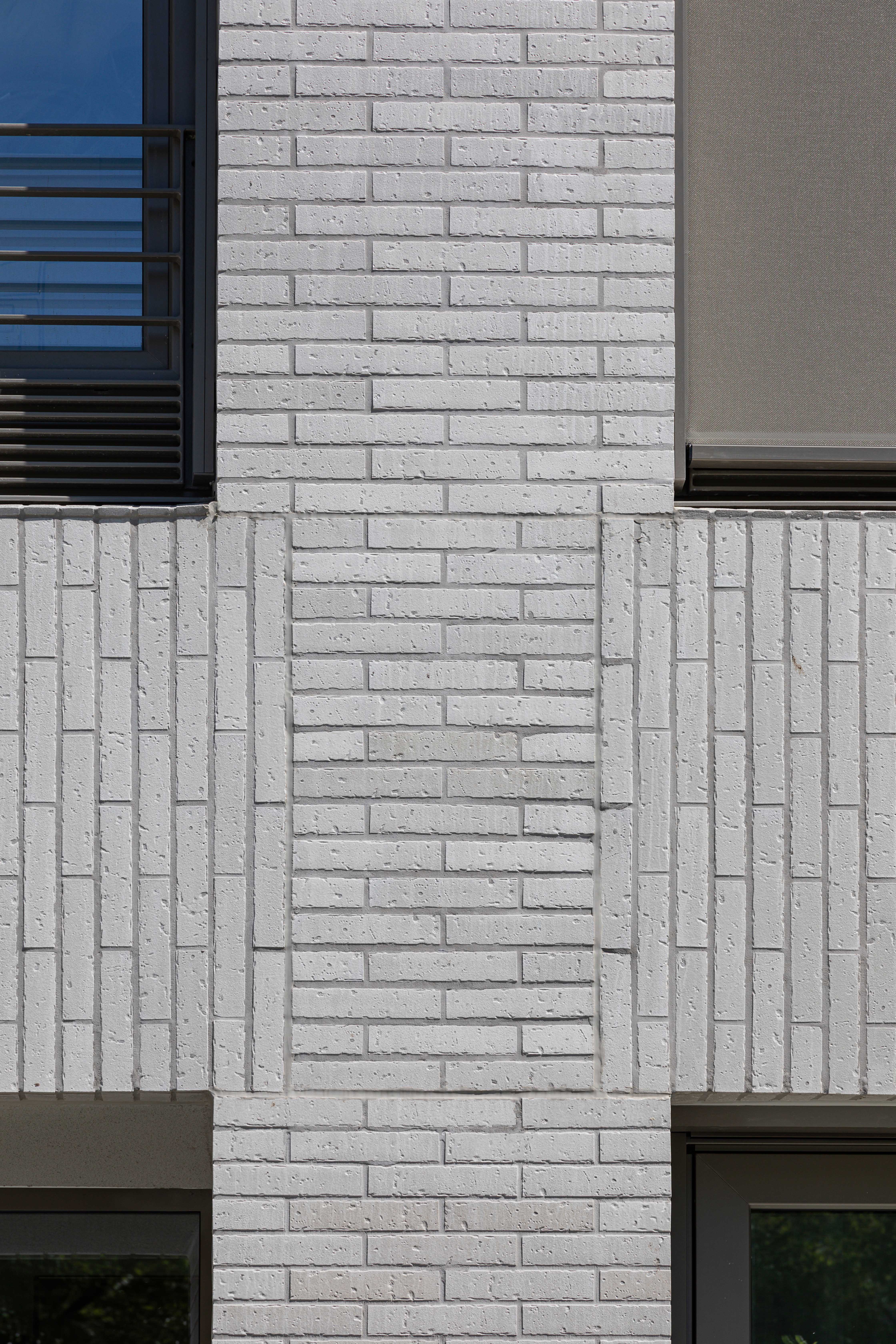 232405800033 Pandion Le Blanc Muenchen DE BK Kansas 03