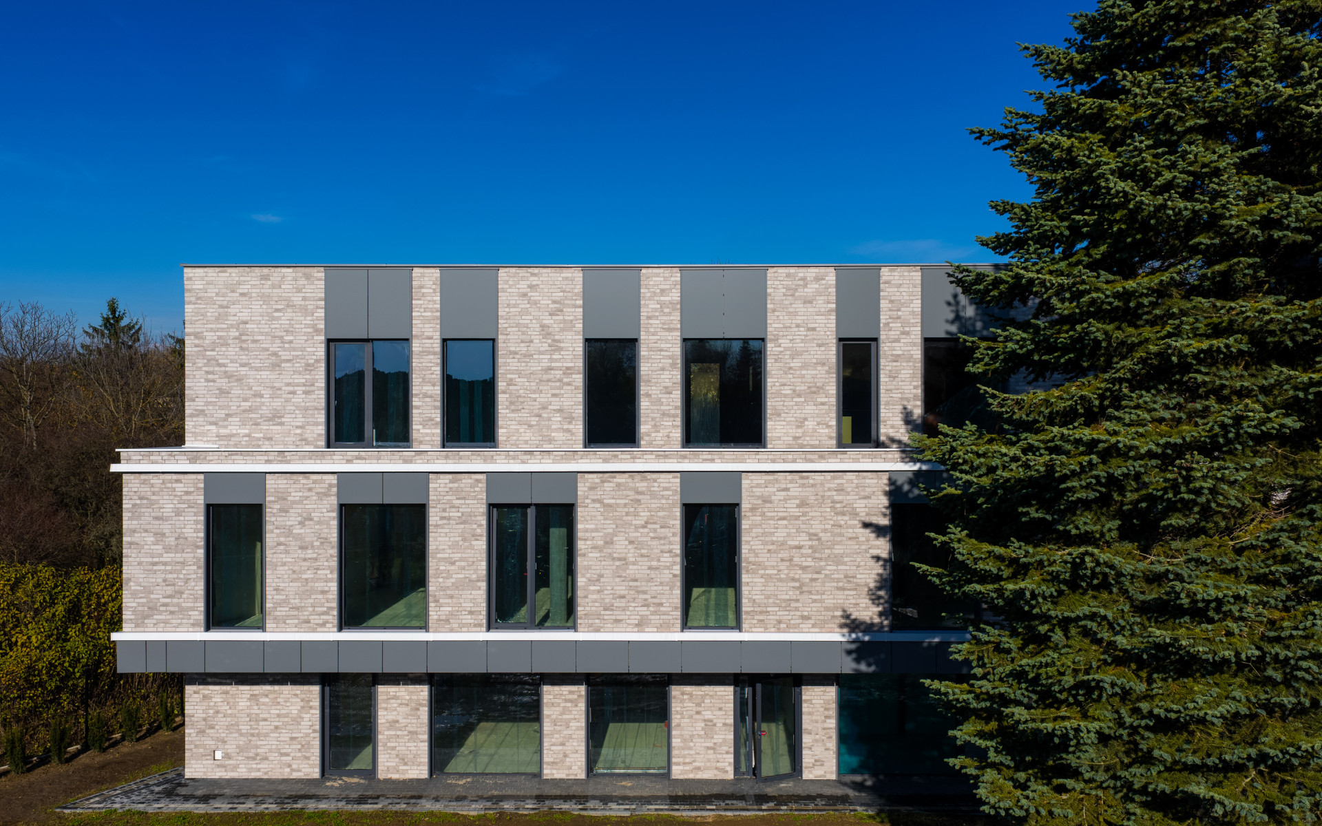 232407010014 Nowohucka biurowiec Krakau PL Brick Loft Hellgrau 05