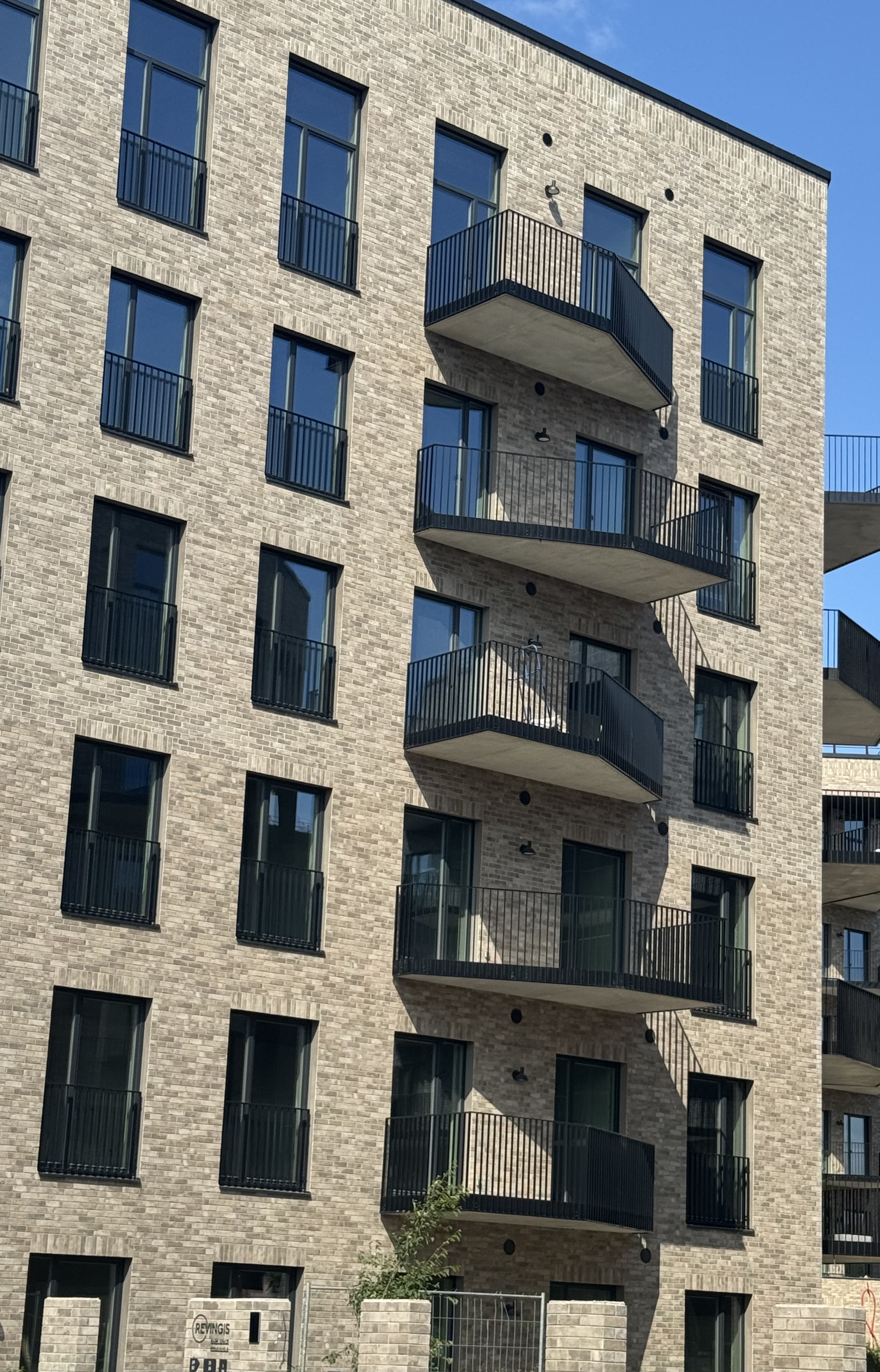 232407010016 232407010011 Brick Loft Taupe Anthrazit Vilnius Revingis 2407 Dubovoy 2025 20