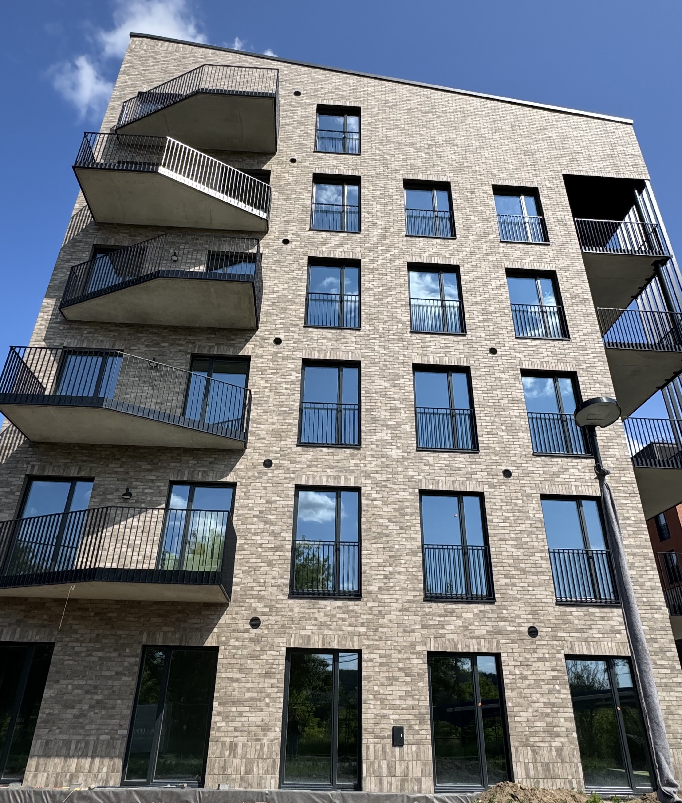 232407010016 232407010011 Brick Loft Taupe Anthrazit Vilnius Revingis 2407 Dubovoy 2025 21