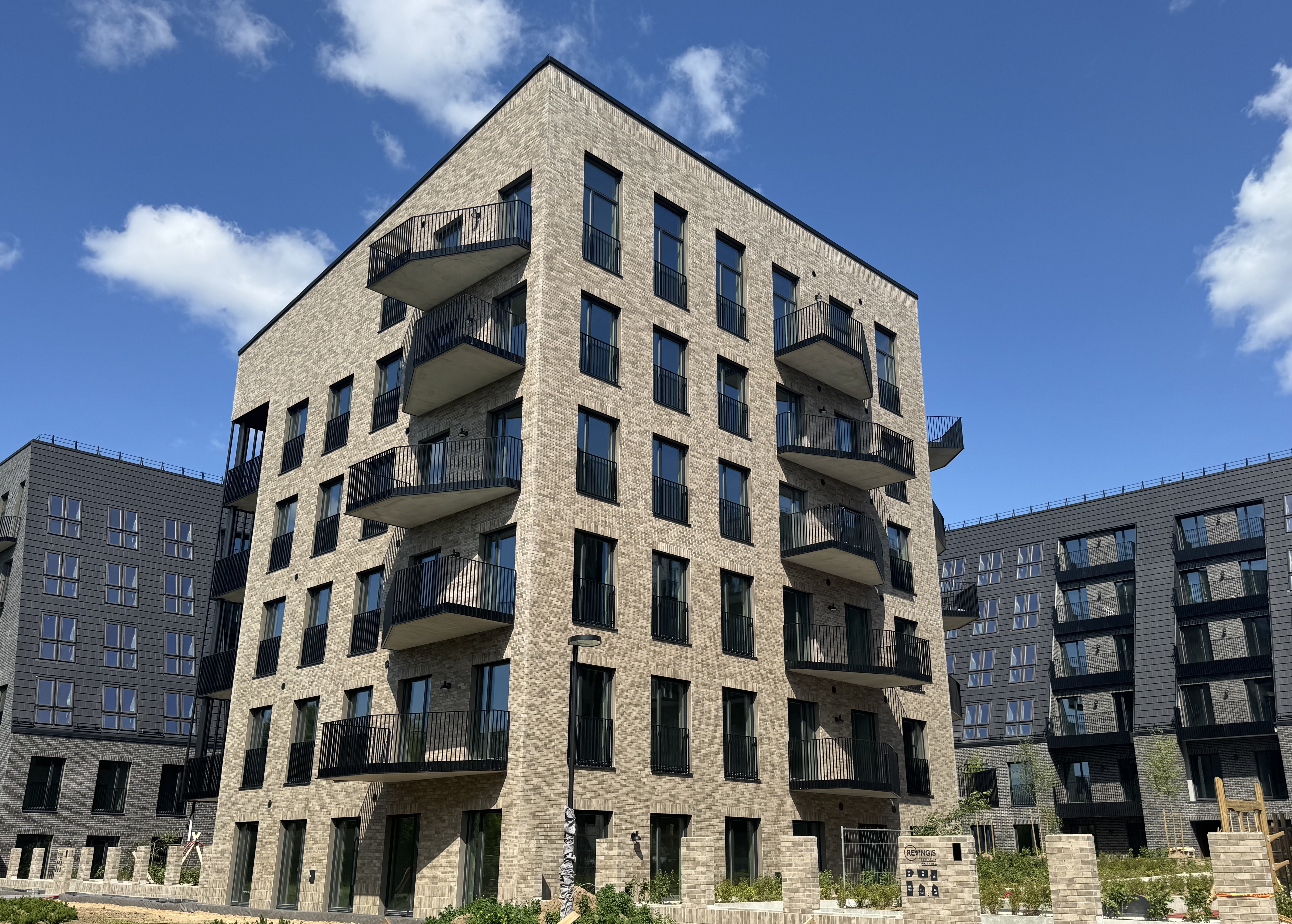 232407010016 232407010011 Brick Loft Taupe Anthrazit Vilnius Revingis 2407 Dubovoy 2025 24
