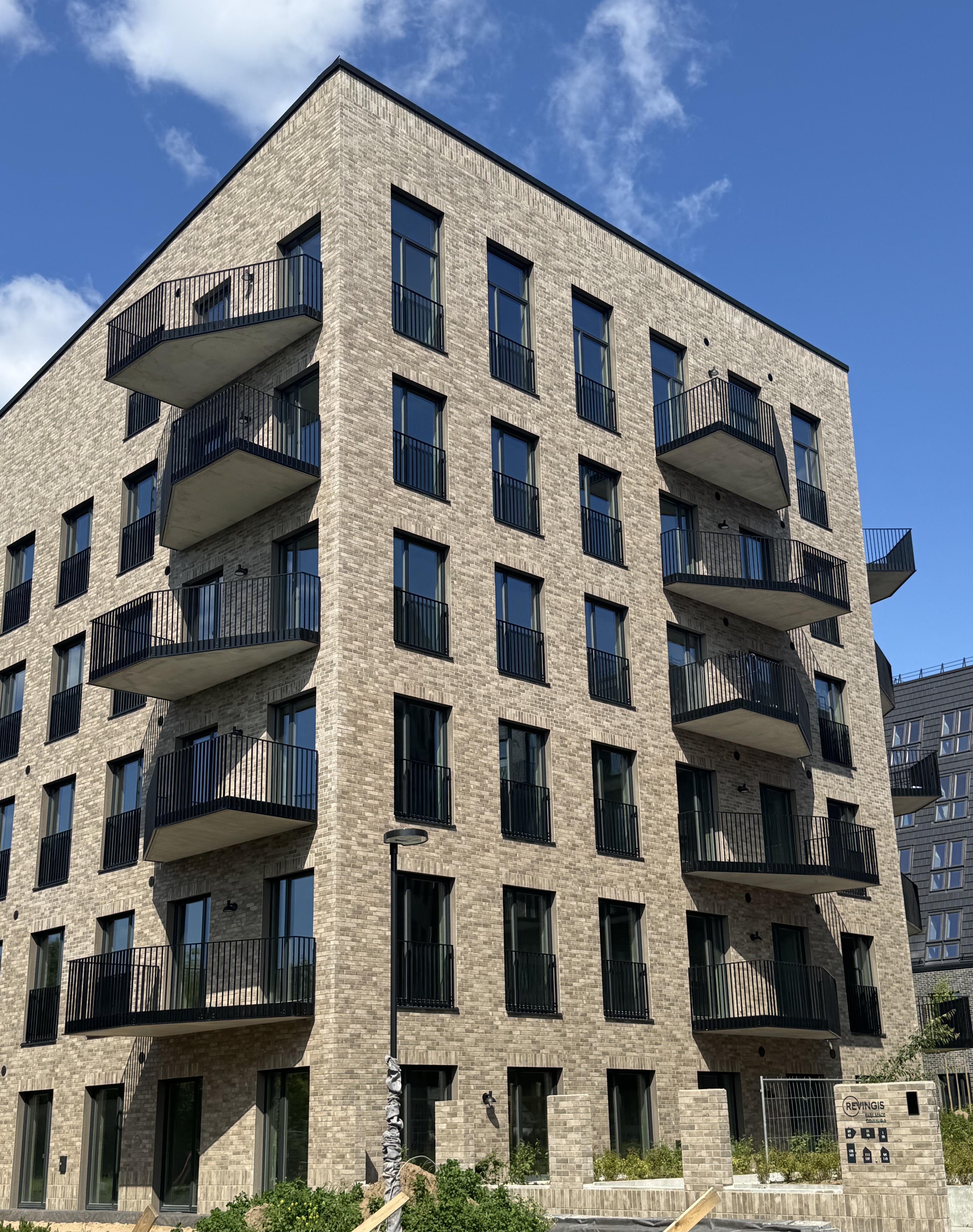 232407010016 232407010011 Brick Loft Taupe Anthrazit Vilnius Revingis 2407 Dubovoy 2025 26