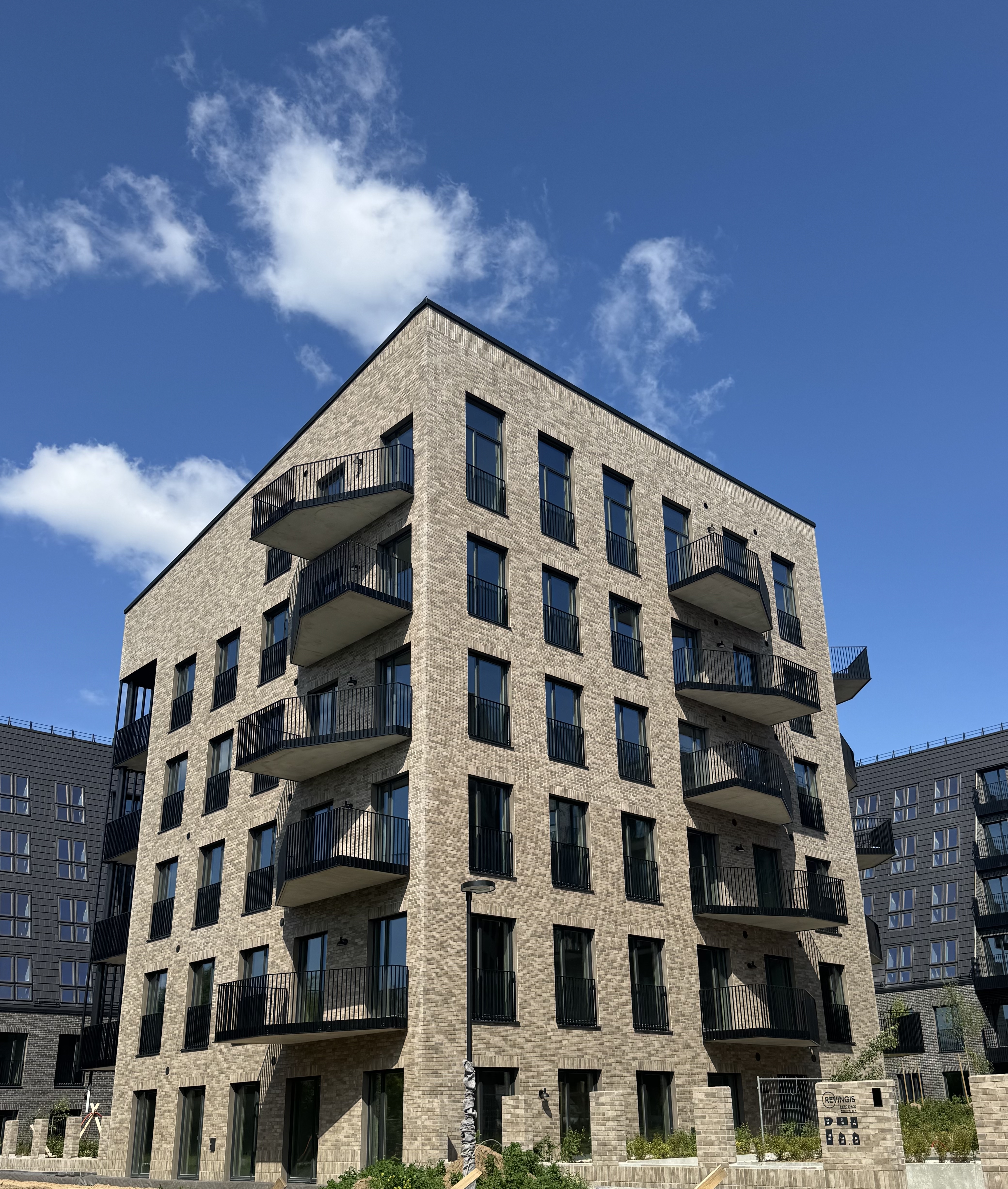 232407010016 232407010011 Brick Loft Taupe Anthrazit Vilnius Revingis 2407 Dubovoy 2025 27