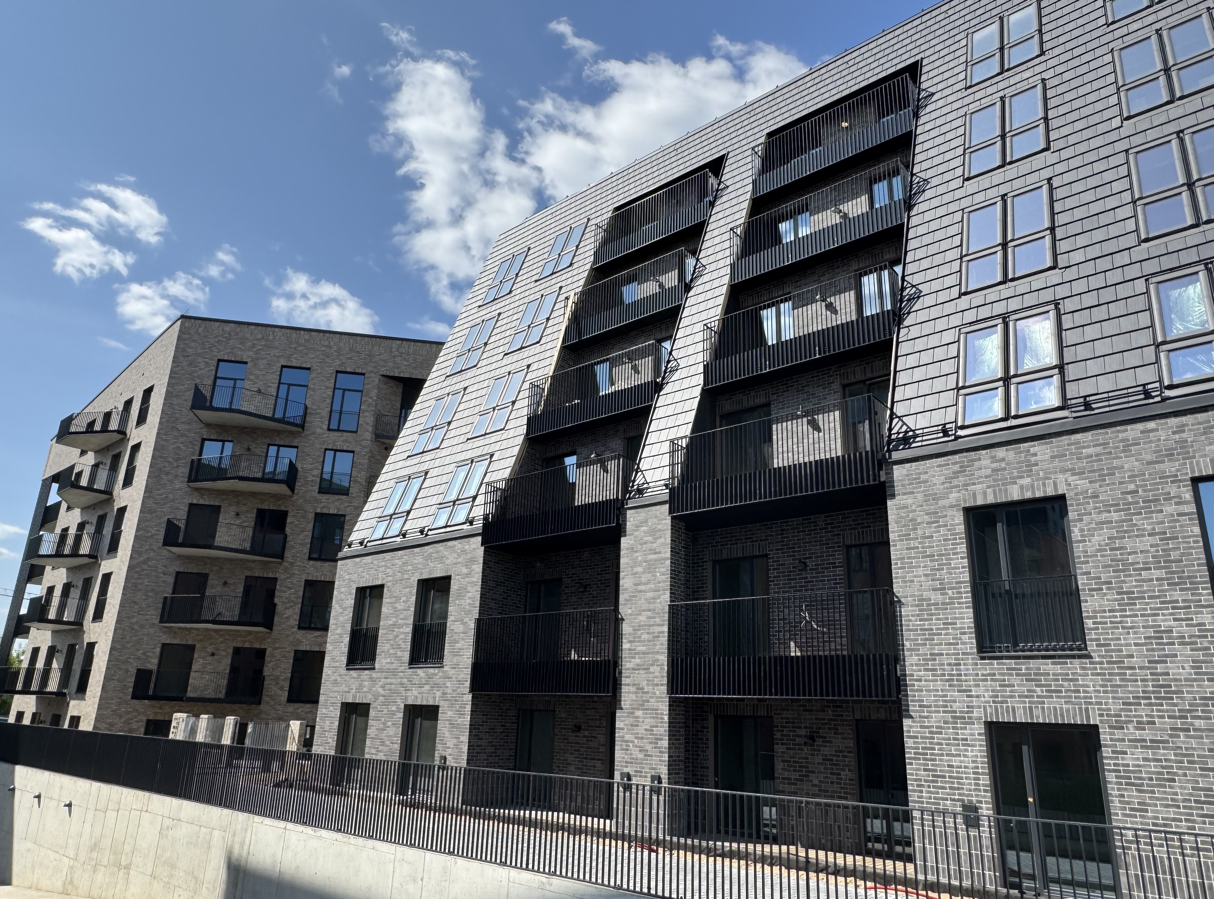232407010016 232407010011 Brick Loft Taupe Anthrazit Vilnius Revingis 2407 Dubovoy 2025 38