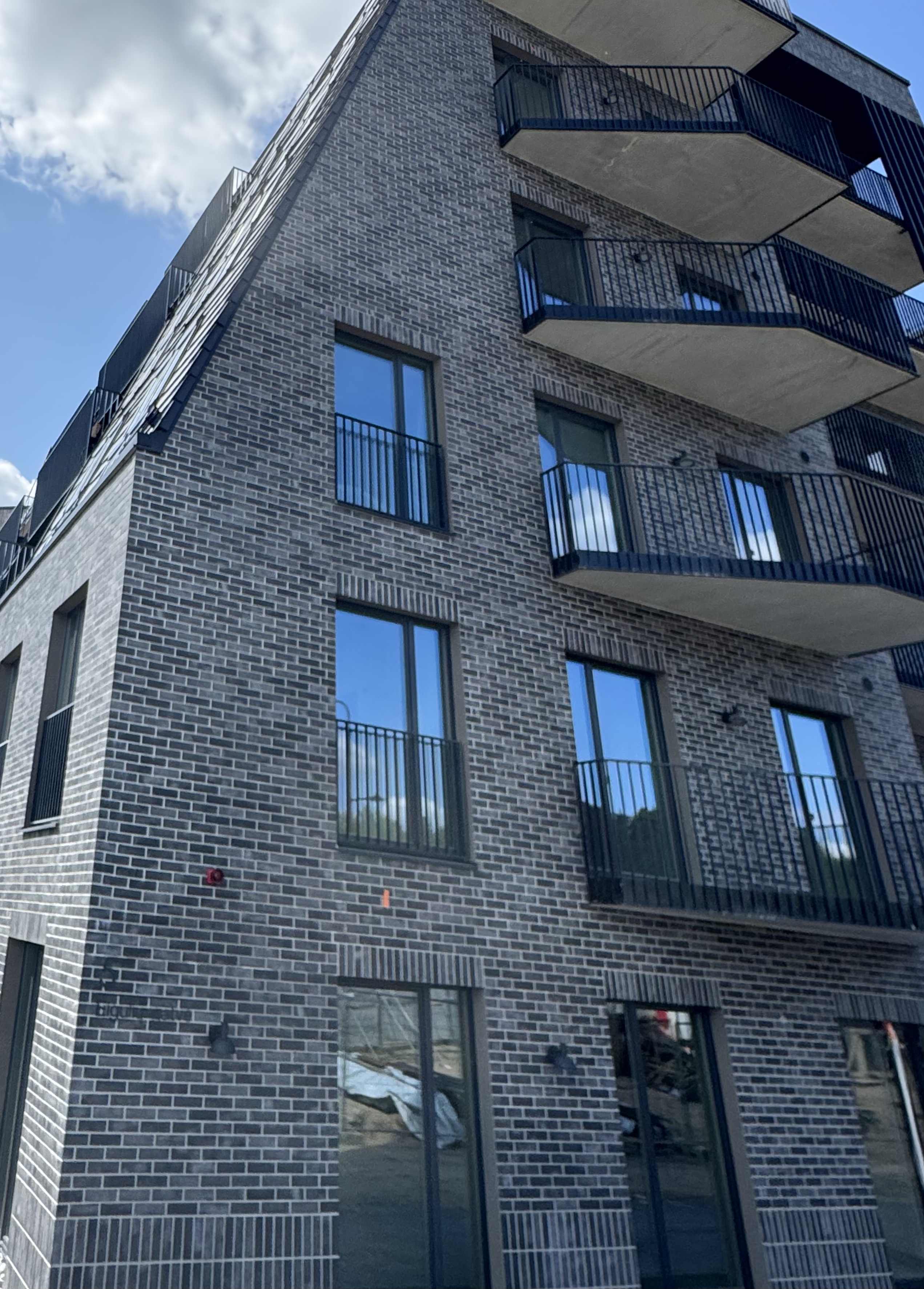 232407010016 232407010011 Brick Loft Taupe Anthrazit Vilnius Revingis 2407 Dubovoy 2025 6